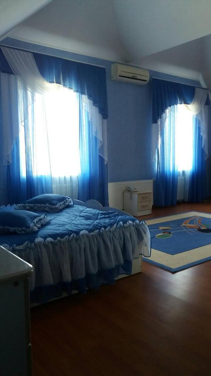 Hotel Tropicana Svitlovodsʼk Buitenkant foto