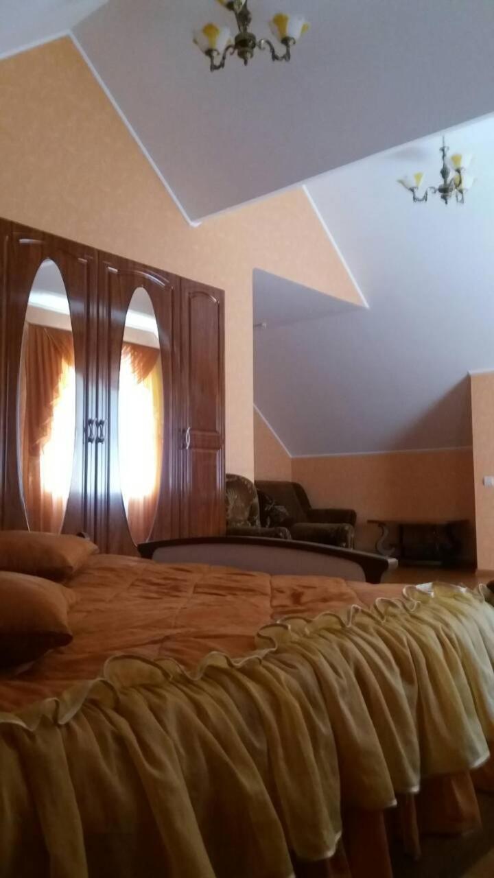 Hotel Tropicana Svitlovodsʼk Buitenkant foto